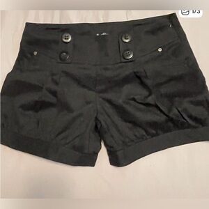 Stylish Black Women's Shorts w suspenders (removable)

NEW NEVER WORN

VERY CUTE